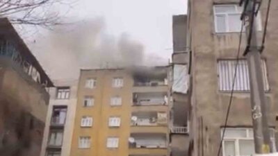 Diyarbakır’ın Bağlar ilçesinde 7 katlı bir apartmanın son katında yangın