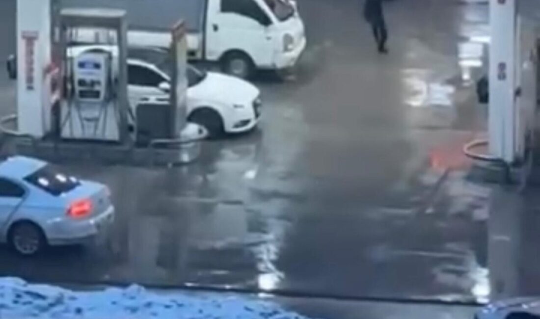 Diyarbakır’da bir akaryakıt istasyonunda çıkan silahlı kavgada 1 kişi yaralandı.