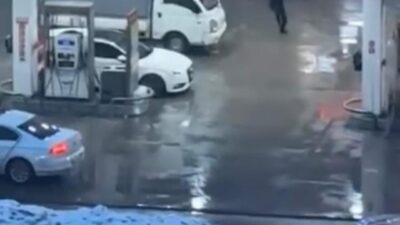 Diyarbakır’da bir akaryakıt istasyonunda çıkan silahlı kavgada 1 kişi yaralandı.