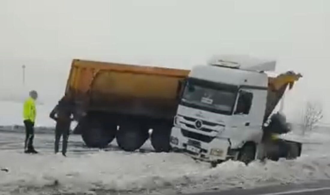 Diyarbakır’ın Bismil ilçesinde aynı güzergahta 5 araç kazaya karıştı. Edinilen