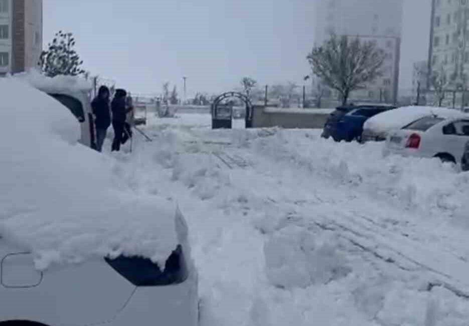 Diyarbakır’ın Yenişehir ilçesine bağlı Üçkuyu TOKİ konutlarında, etkisini 2 gündür