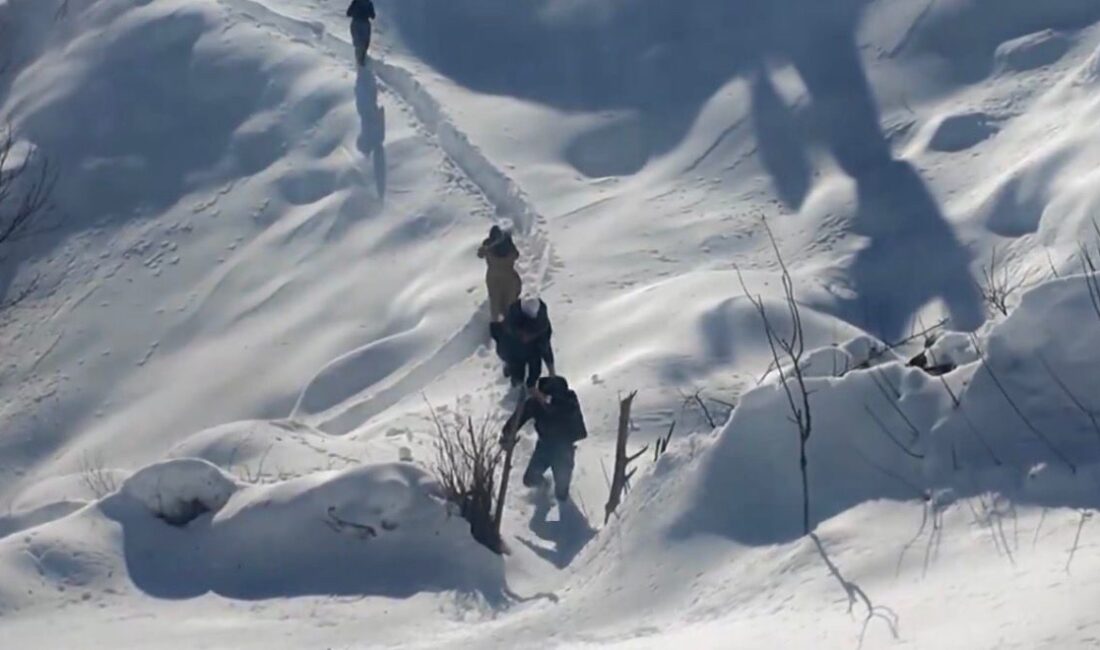 Diyarbakır’ın Kulp ilçesinde rahatsızlığı bulunan vatandaş, jandarma helikopteriyle hastaneye sevk