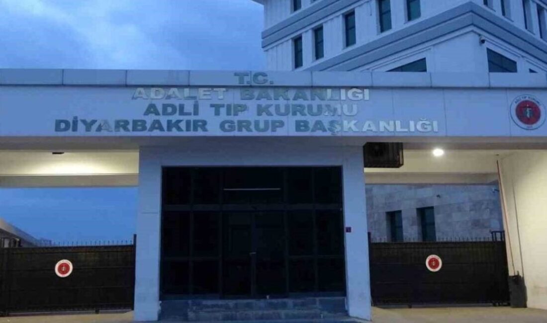 Diyarbakır’ın merkez Kayapınar ilçesinde bir sitede silahla boğazından vurulan şahıs