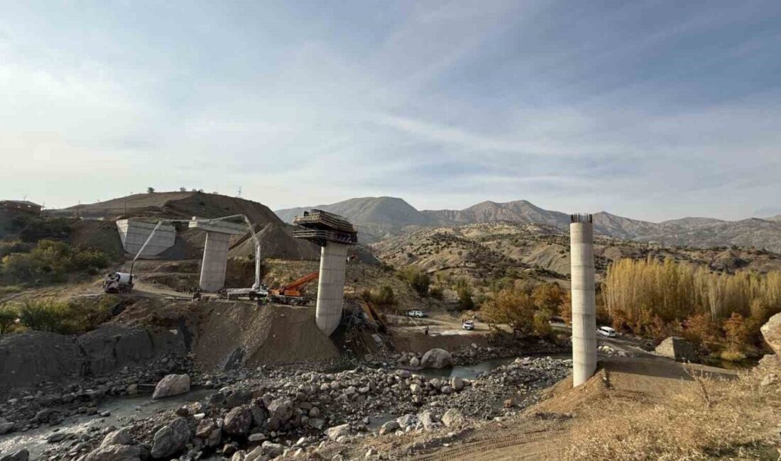 Diyarbakır’ın Kulp ilçesinde viyadük inşaatında iskelenin çökmesi ile 4 işçinin