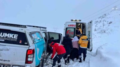 Diyarbakır’da 112 Acil Sağlık ve UMKE ekipleri, zorlu şartlara rağmen