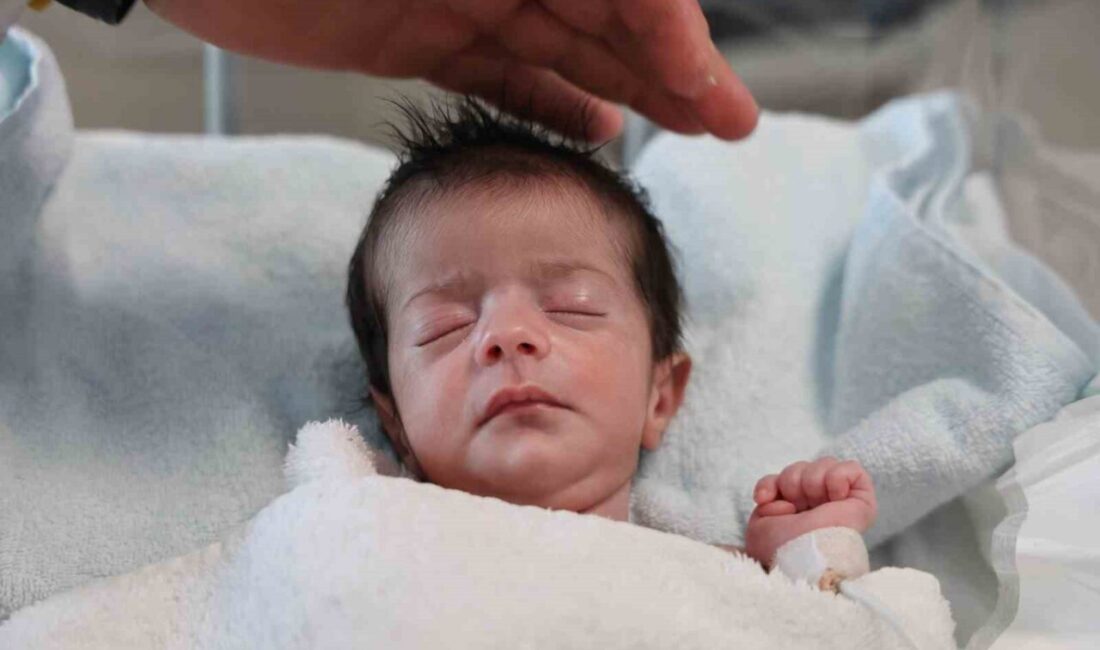 Doğuştan yemek borusu olmayan Ada bebek, doğumunun 4’üncü gününde Fethi
