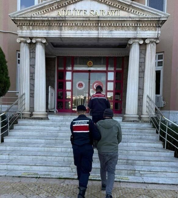 Aydın’ın Didim ilçesinde dolandırıcılık suçundan aranan şahıs kıskıvrak yakalandı. Aydın
