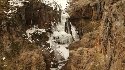 Olumsuz hava şartlarının devam ettiği Afyonkarahisar’da soğuk hava sebebiyle donan
