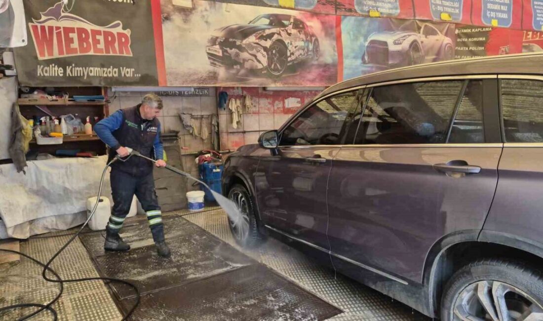 Hava sıcaklıklarının düşmesiyle birlikte zor günler geçiren oto yıkama esnafı,