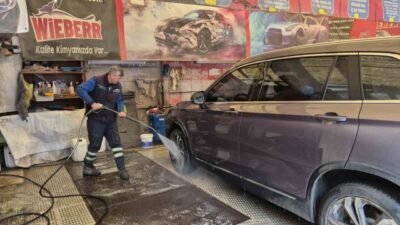 Hava sıcaklıklarının düşmesiyle birlikte zor günler geçiren oto yıkama esnafı,