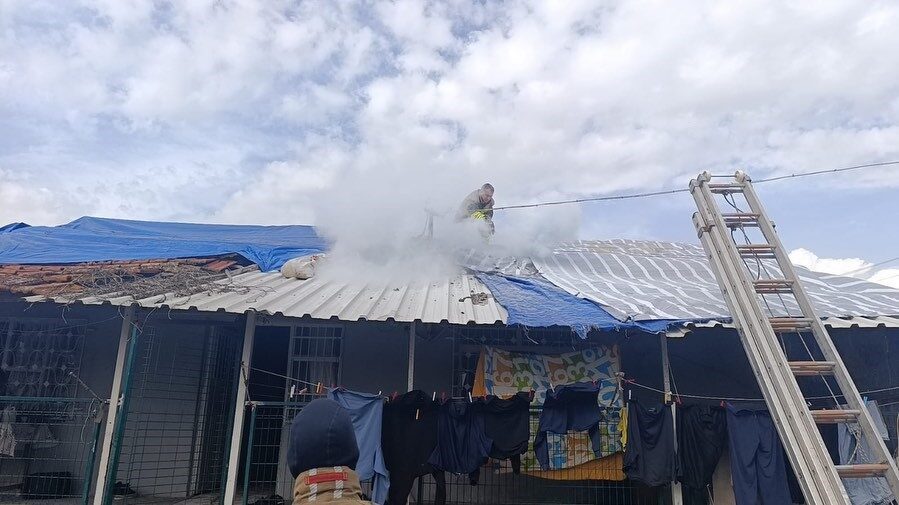 Hatay’da müstakil evin çatı kısmında çıkan yangın büyümeden söndürüldü. Yangın;