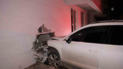 Nevşehir’de polisin ’dur’ ihtarına uymayan sürücü, otomobiliyle kaçarken bir evin