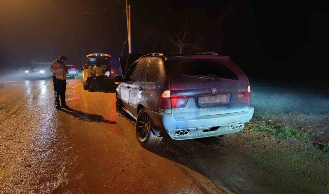 Bursa’nın İnegöl ilçesinde polis ekiplerinin ’dur’ ihtarına uymayan alkollü sürücü,