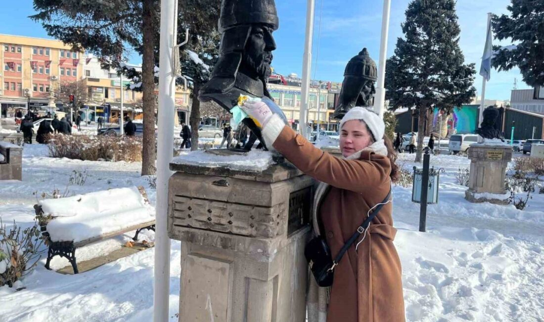 Erzincan’da üniversite öğrencisi Başak Çetin, sergilediği duyarlı davranışla takdir topladı.