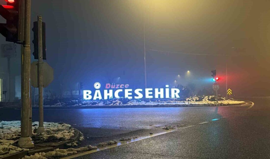 Düzce’de akşam saatlerinden itibaren etkili olmaya başlayan sis sebebi ile