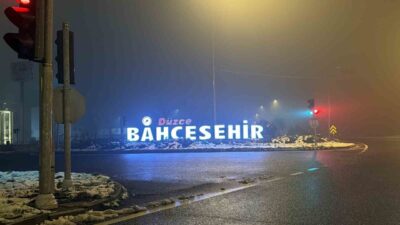 Düzce’de akşam saatlerinden itibaren etkili olmaya başlayan sis sebebi ile