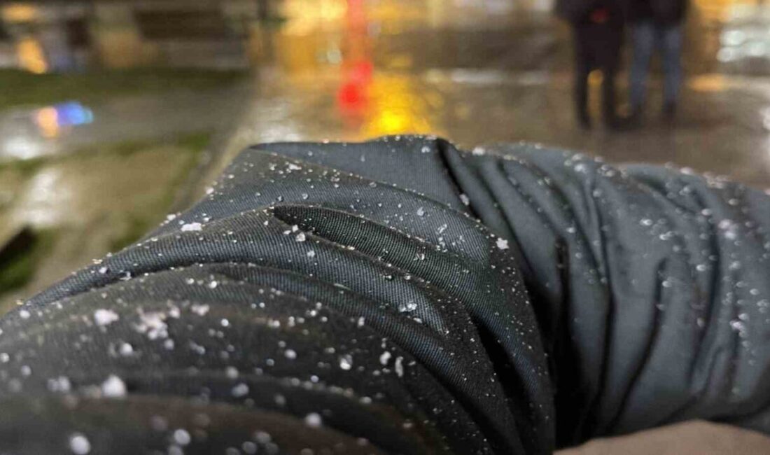 Düzce’de beklenen kar yağışı etkisini göstermeye başladı. Sabah saatlerinden itibaren