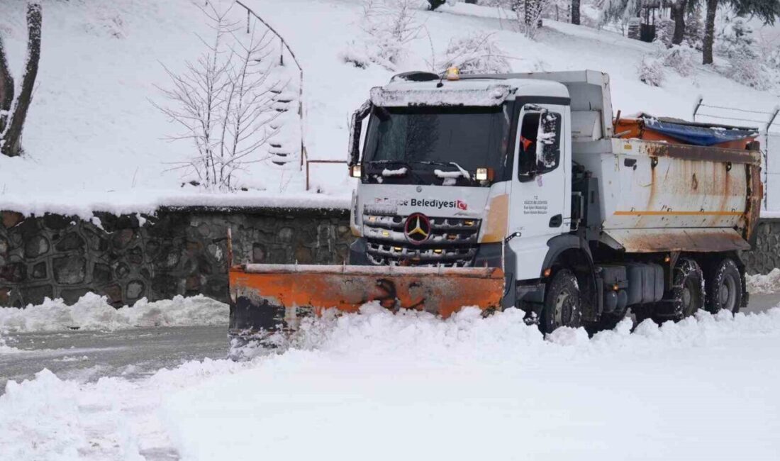 DÜZCE (İHA) – Düzce Belediyesi ekipleri şehir merkezinde etkili olan