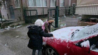 Düzce (İHA) – Düzce’de sabah erken saatlerde etkili olmaya başlayan