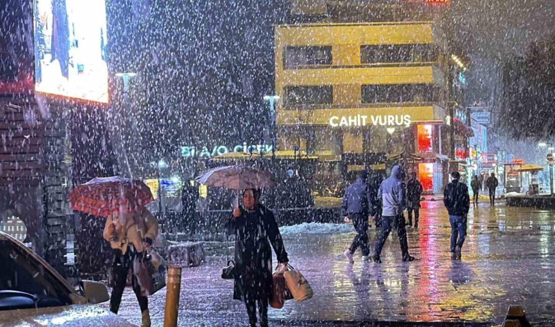 Düzce’de sabah saatlerinde başlayan ve ilerleyen saatlerde şiddetini artıran kar