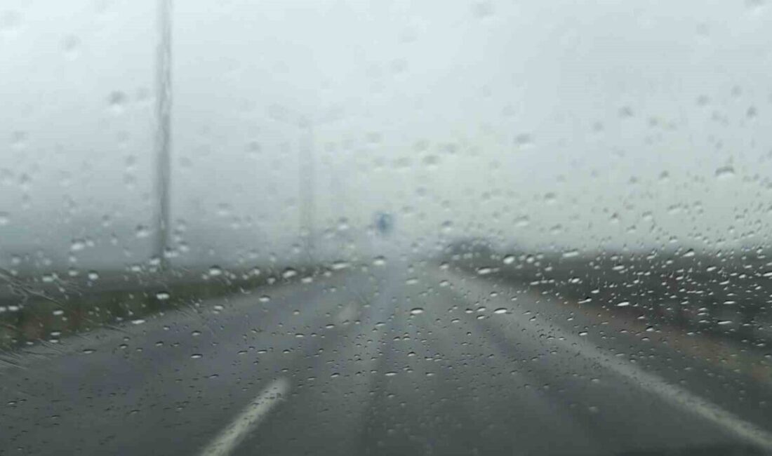 Düzce’de etkili olan yağış ve yoğun sis, kent genelinde ulaşımda