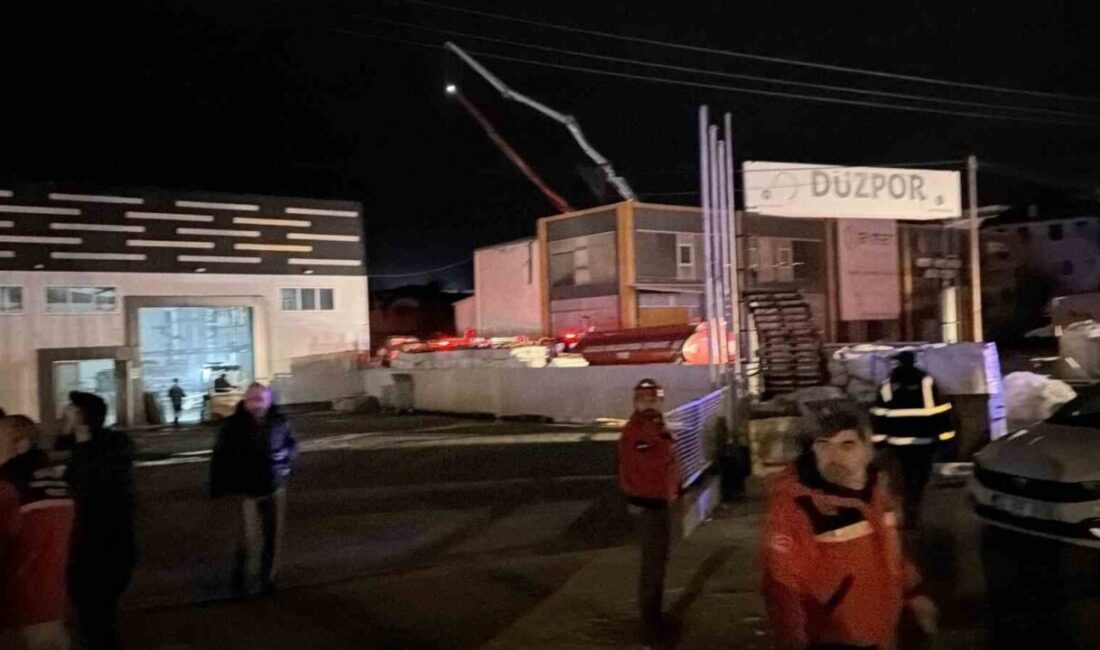 Düzce’de strafor üretimi yapan fabrikada çıkan yangın ekiplerin 2.5 saatlik