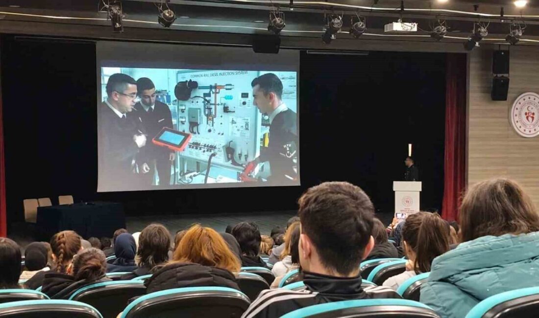 Düzce’de eğitim gören lise öğrencilerine yönelik düzenlenen programda, Milli Savunma