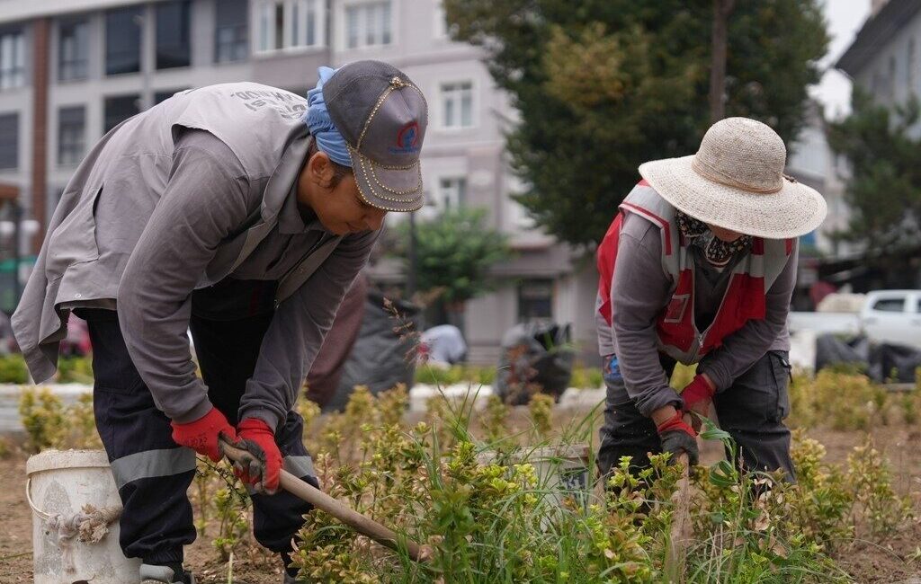 Düzce Belediyesi 2025 yılının genelinde park ve yeşil alanlarda yaptığı