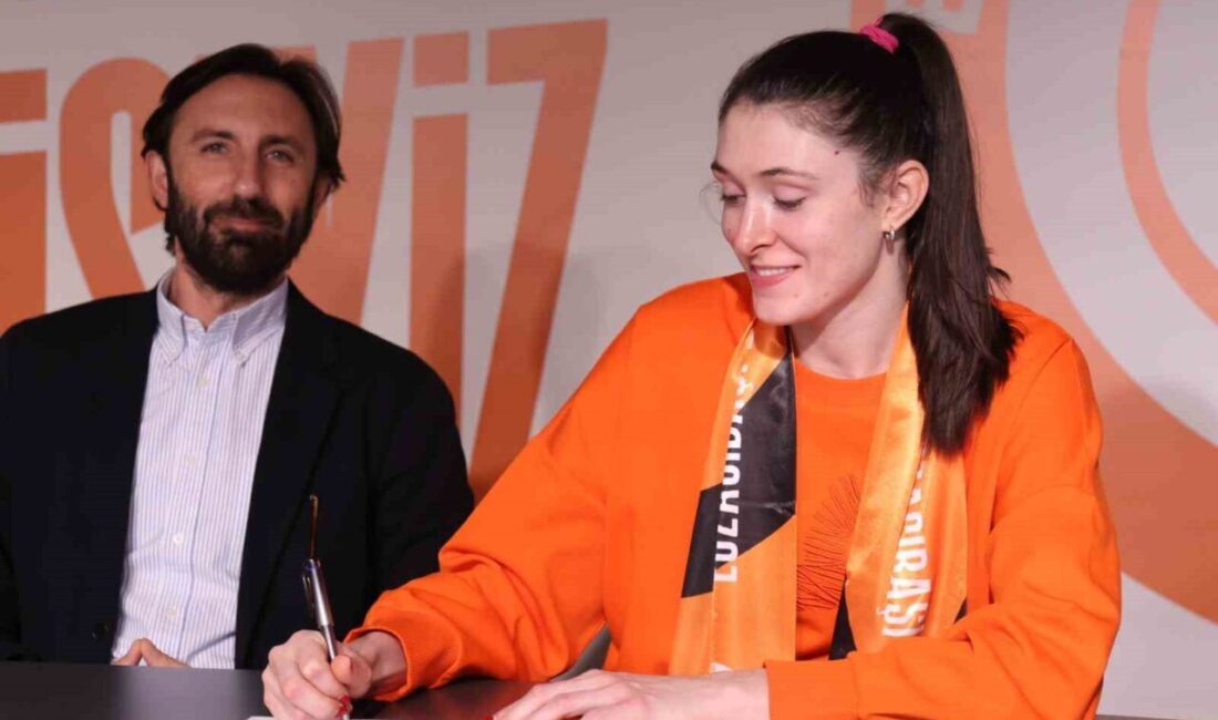 Eczacıbaşı Dynavit, 2024-2025 sezonunda kadrosuna kattığı ABD Milli Takımı’nın orta