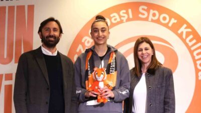 Eczacıbaşı Dynavit, milli pasör Elif Şahin ile sözleşmesini 2026-2027 sezonu