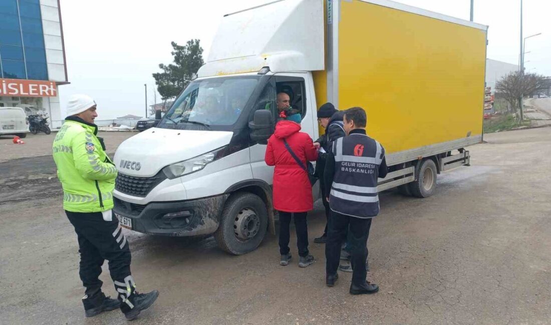Edirne Vergi Dairesi ekipleri kent girişlerinde ticari araçlara denetim gerçekleştirildi.