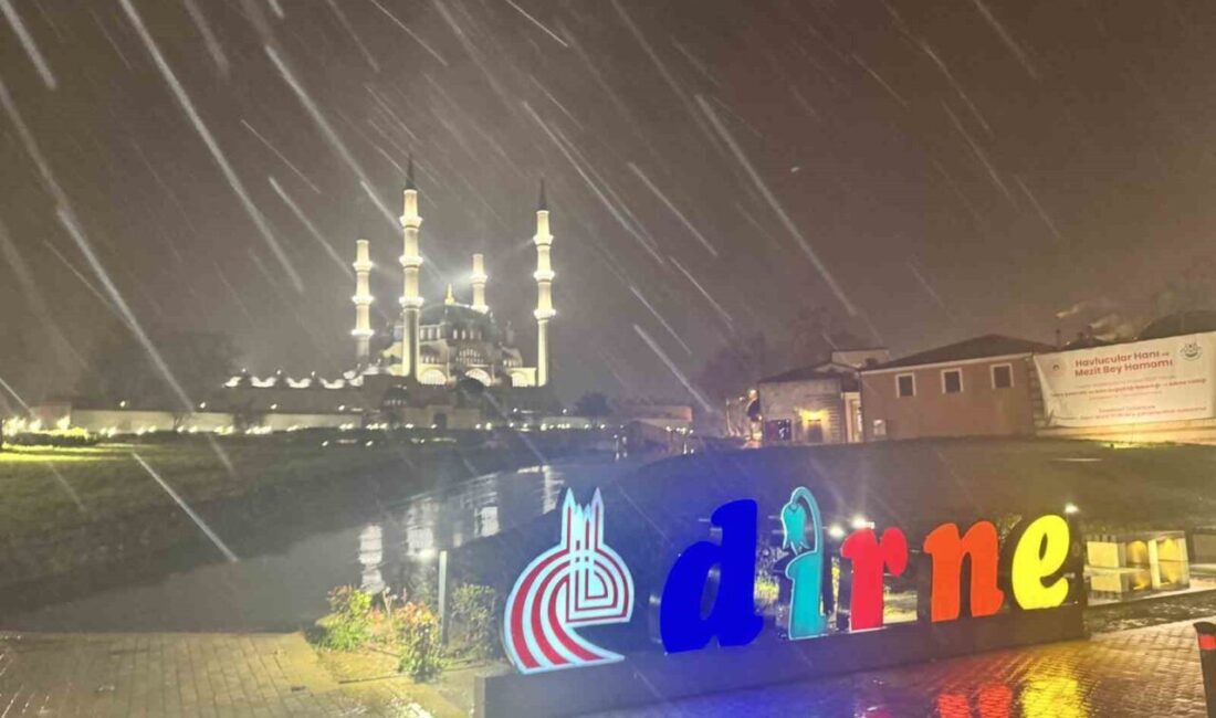 Edirne’de başlayan kar yağışı etkisini artırarak devam ediyor. Akşam saatlerinde