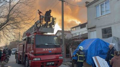 Edirne’de bir kömür deposunda başlayan ve çevredeki kömürlüklere sıçrayan yangın,