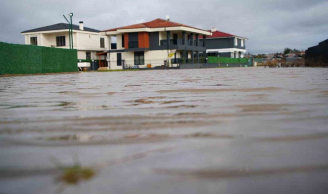 Edirne’de etkili olan sağanak yağmurun ardından lüks villaların bulunduğu bölgede