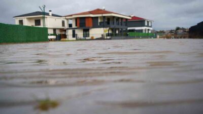 Edirne’de etkili olan sağanak yağmurun ardından lüks villaların bulunduğu bölgede