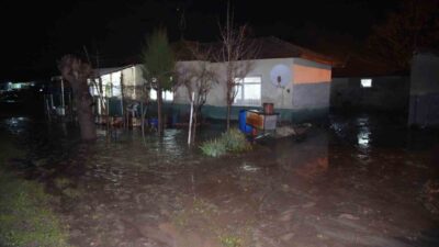Edirne’nin Havsa ilçesinde şiddetli sağanak nedeniyle bazı ev ve ahırlar
