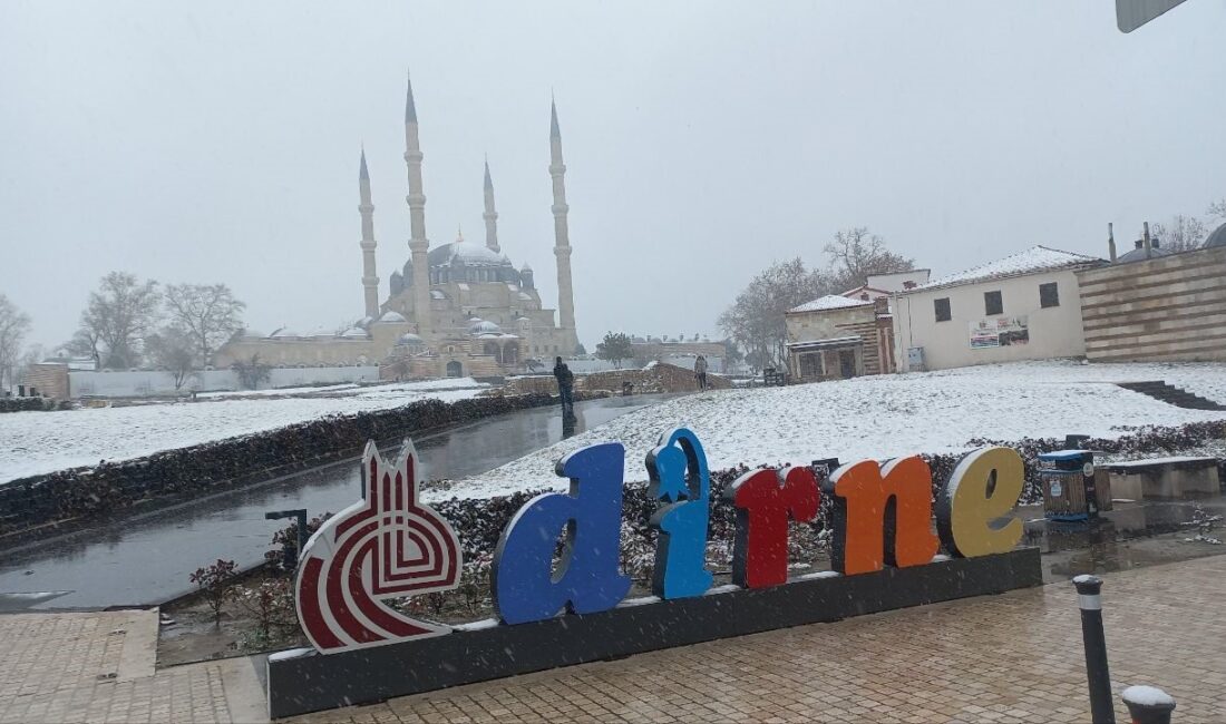 Edirne’nin İpsala, Havsa, Keşan, Uzunköprü ve Lalapaşa ilçelerinde, kar yağışı