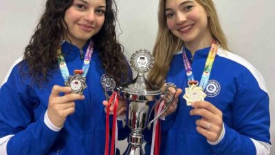 Ege Üniversitesi Spor Bilimleri Fakültesi öğrencileri Tuana Erdoğan ve Azra