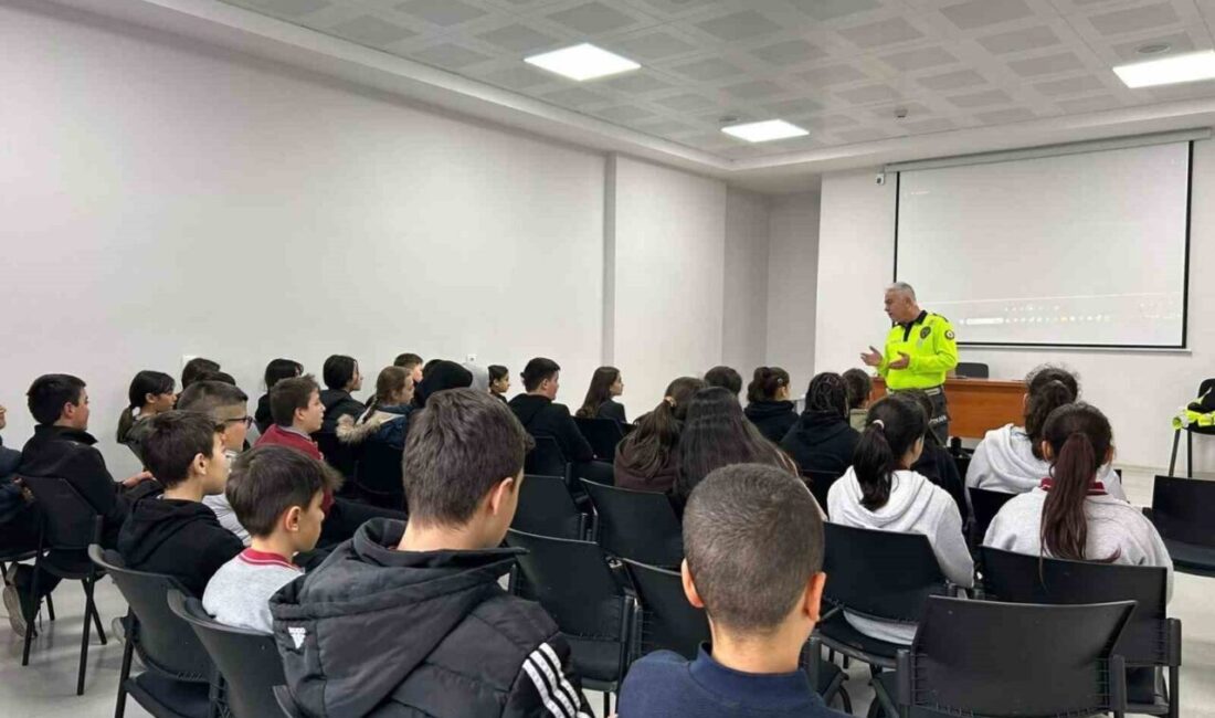 Eğirdir İlçe Emniyet Müdürlüğü ekipleri, iki okulda toplam 135 öğrenciye