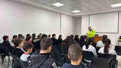 Eğirdir İlçe Emniyet Müdürlüğü ekipleri, iki okulda toplam 135 öğrenciye