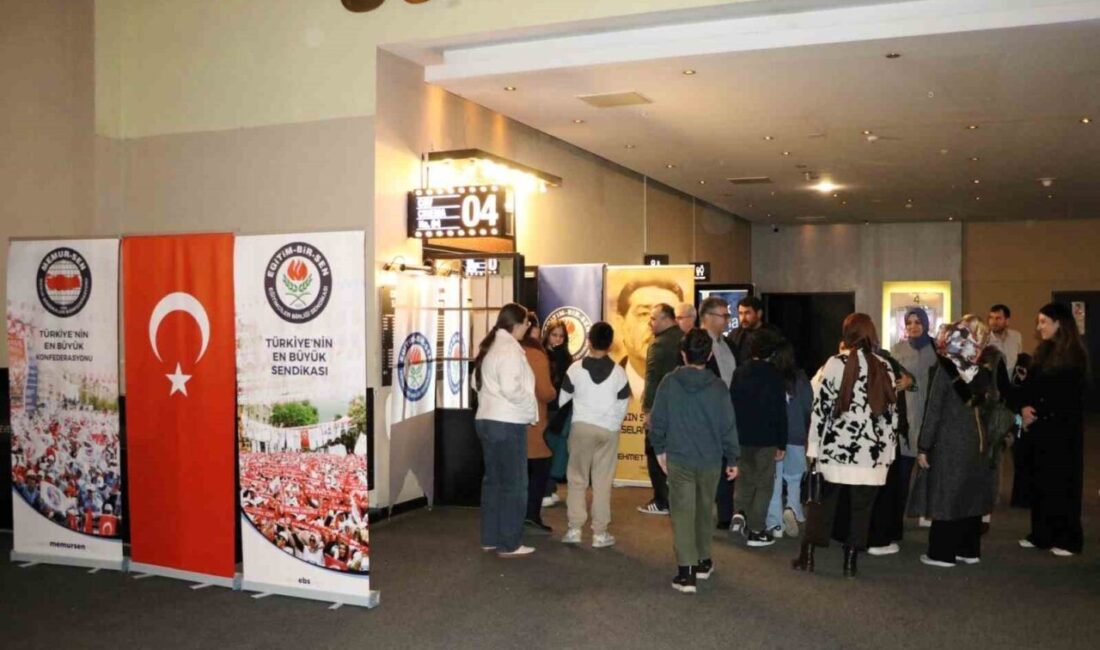 Eğitim-Bir-Sen Adana Şubesi tarafından düzenlenen sinema etkinliğinde, Filistin’de yaşanan insanlık