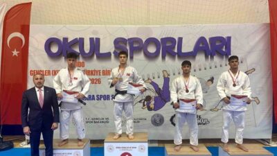 Ordu’da düzenlenen Okul Sporları Gençler Judo Türkiye Birinciliği’nde mücadele eden