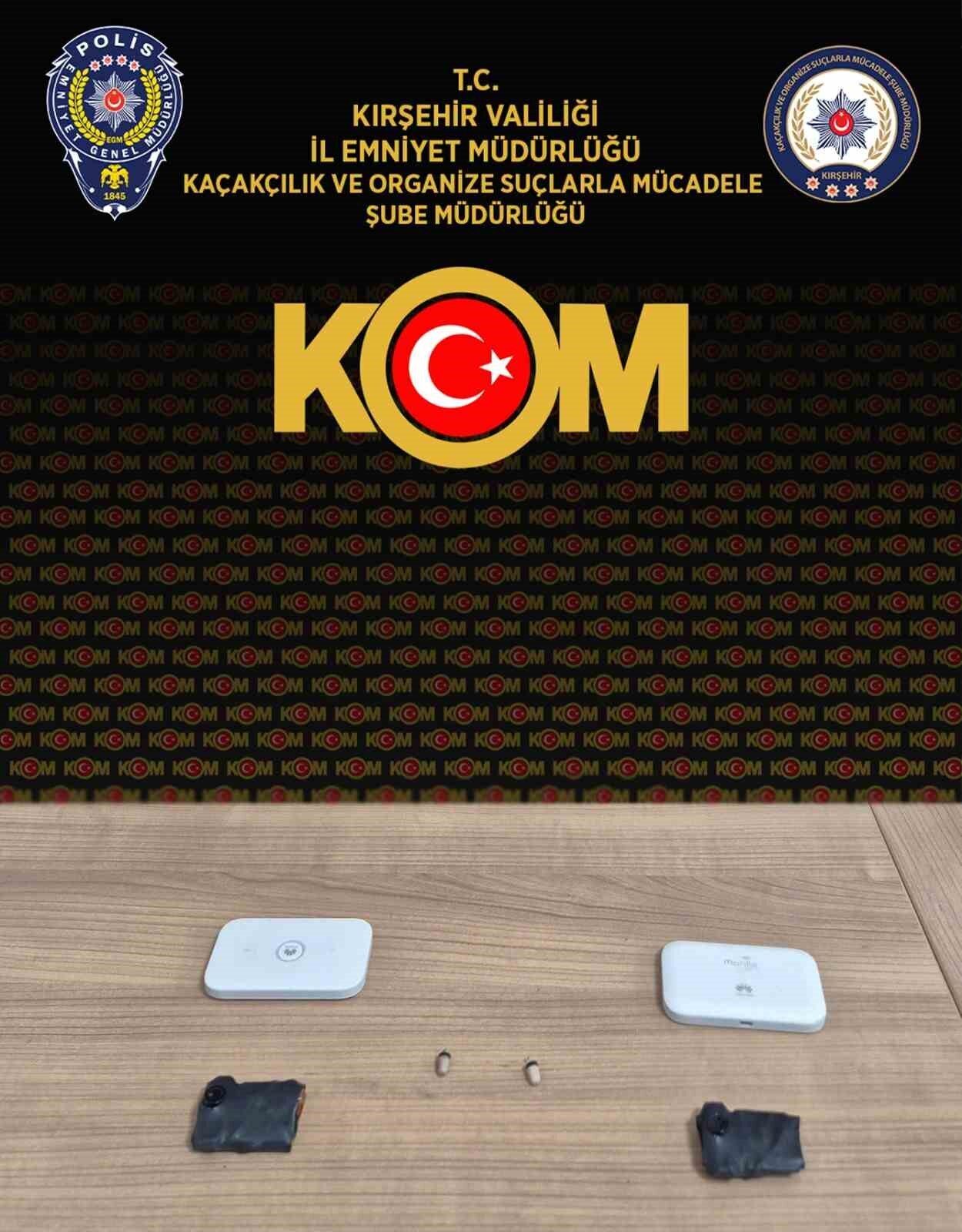 Kırşehir’de ehliyet sınavına giren 2 kişi, kopya düzeneği ile yakalandı.