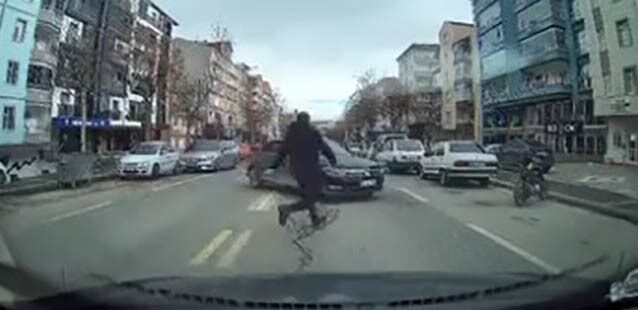 KIRŞEHİR (İHA) – Kırşehir’de el frenini çekmeyi unutan sürücünün park