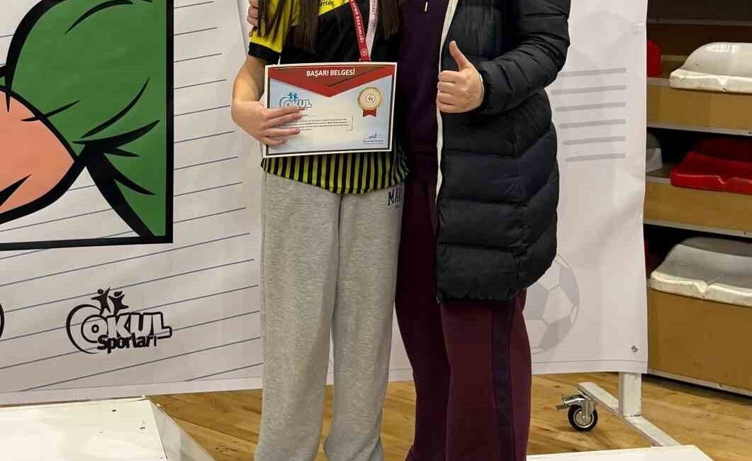 Elazığlı sporcular Bilek Güreşi Grup Yarışmalarında 1 altın 1 gümüş