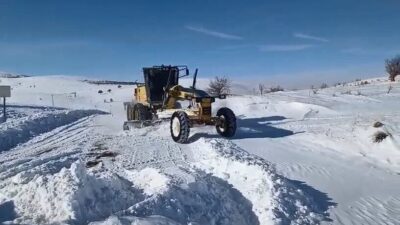 Elazığ’da yoğun kar yağışı nedeniyle kent genelinde 182 köy yolu