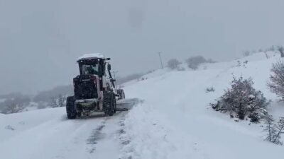 Elazığ’da kar yağışı ve tipi nedeniyle kapanan 407 köy yolunda