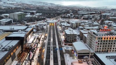 Elazığ’da 3 gündür etkisini sürdüren kar yağışı hayatı olumsuz etkilerken