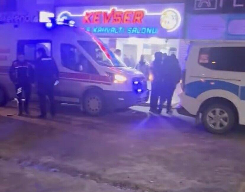 Elazığ’da iki grup arasında çıkan bıçaklı kavgada 1 kişi yaralandı.