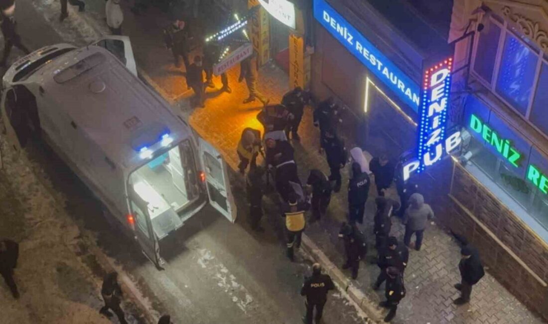 Elazığ’da bir eğlence mekanında henüz bilinmeyen bir nedenle çıkan bıçaklı
